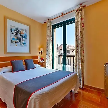 La By Vivere